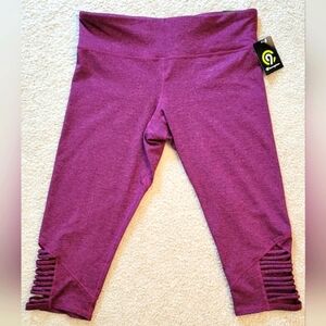 Women's workout capris in heathered dark pink, NWT, sz. XL